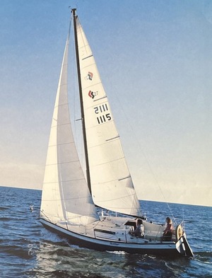 CS27 sailboat under way